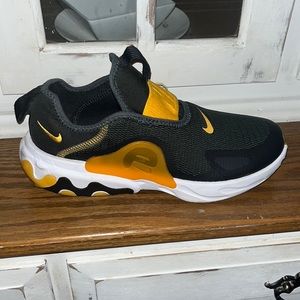 WOMEN'S NIKE AIR PRESTO CASUAL SHOES.   OFFER PRICES